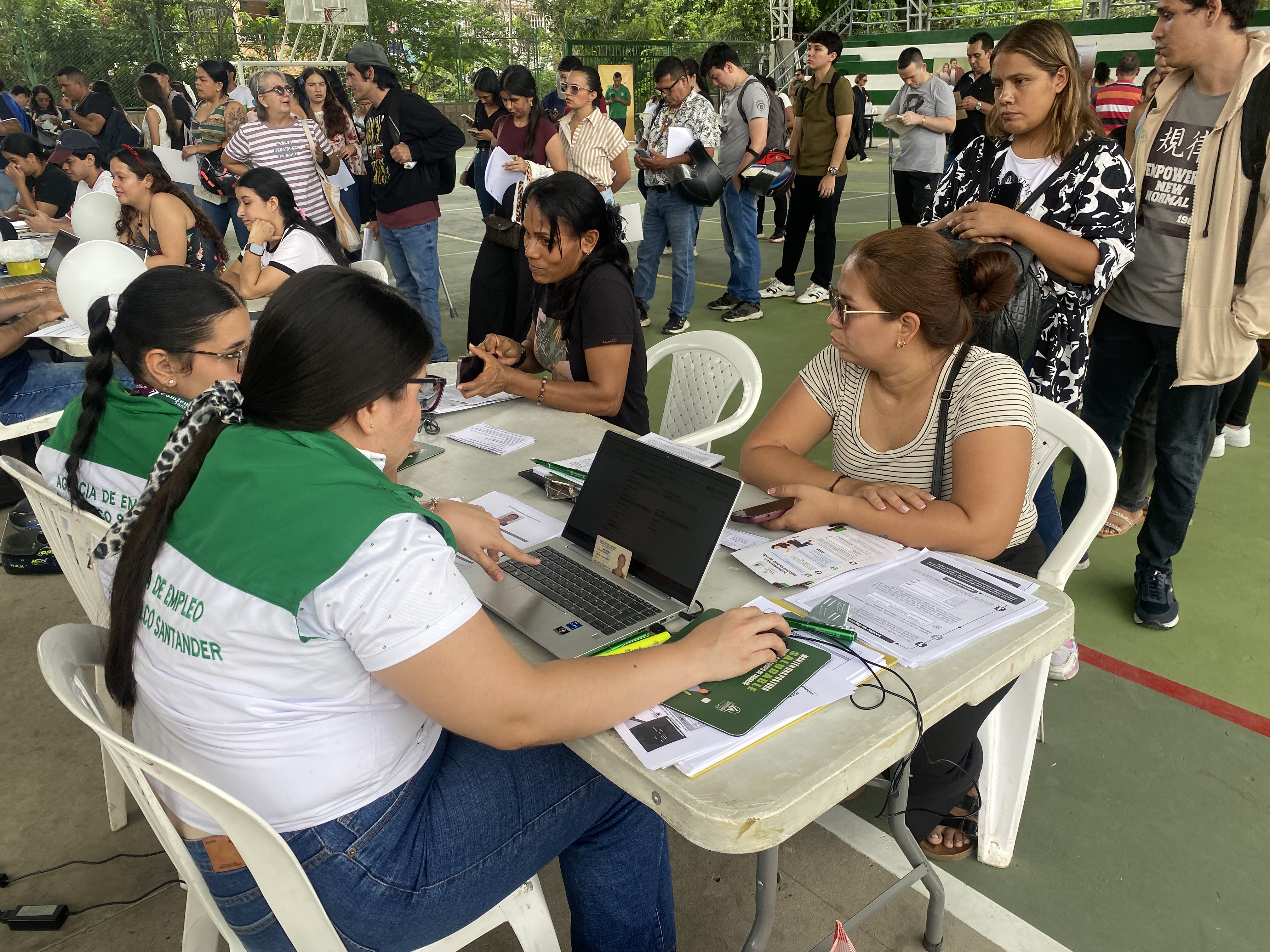 Imagen de GIRÓN VIVIÓ SU PRIMERA FERIA DE LA EMPLEABILIDAD CON AMPLIA PARTICIPACIÓN EMPRESARIAL Y CIUDADANA